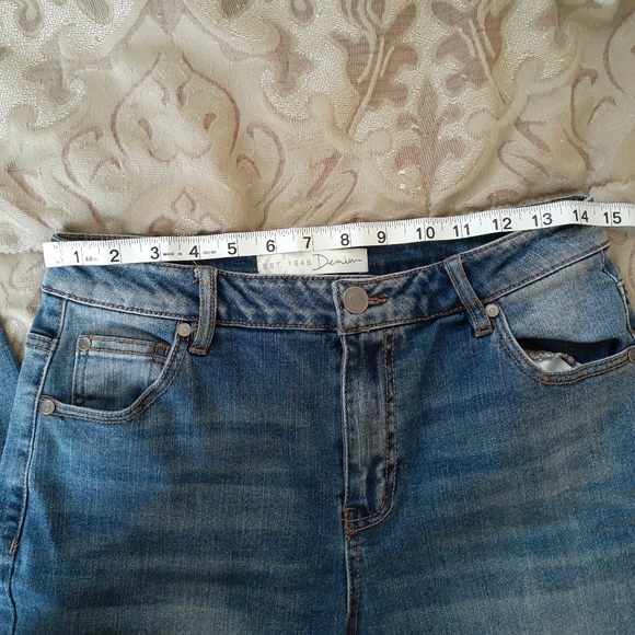 Est. 1846 Denim Distressed Beaded  Embroidered Design Jeans - Size 4 - Picture 3 of 8